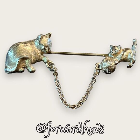 Vintage Avon Gold Tone Kitten and Yarn Stick Pin / Hat Pin - Picture 8 of 10